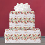 Papel De Presente Casamento do Monograma Vermelho Floral da Elegante<br><div class="desc">Um belo papel floral de burlôncio e pêssego com um belo buquê de flores bonito de pénia. Este belo presente de casamento de monograma apresenta os nomes dos casais personalizados na design. Personalize este papel de empacotamento fofo para seus amigos no dia especial ou use-o como noiva para enviar presentes...</div>