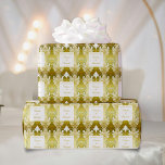 Papel De Presente Casamento tema damasco Verde Dourado Retroativo<br><div class="desc">Suite de Casamentos tema damasco Verdes Dourados. Uma cor damasco elegante com um deco de arte e uma vibração retrô. Esta suíte de casamento inclui artigos de papelaria como convites formais para o casamento, cartões "Salvar a Data" e "Obrigado", assim como uma variedade de acessórios complementares como guardanapos, portas copos,...</div>