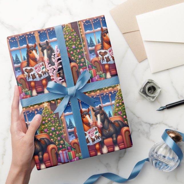 Papel De Presente Cavalos De Natal No Sofá Com Novo Livro De Desejo  (Presentear)