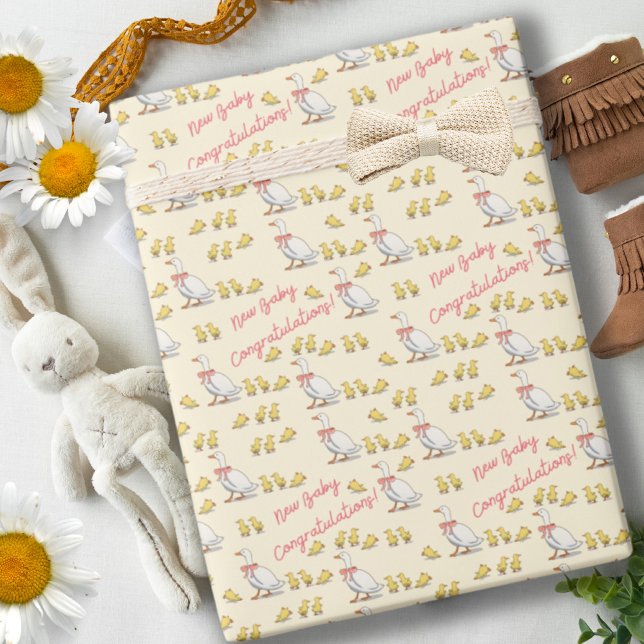 Papel De Presente Celebração de Novo Bebê Amarelo Branco Quimérico (Whimsical Yellow Ducky New Baby Celebration Wrapping Paper)