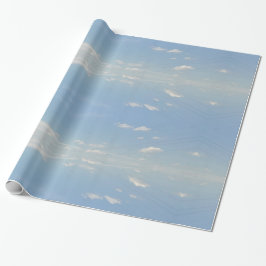 Papel De Presente céu azul iluminado por sol e nuvens claras espelha