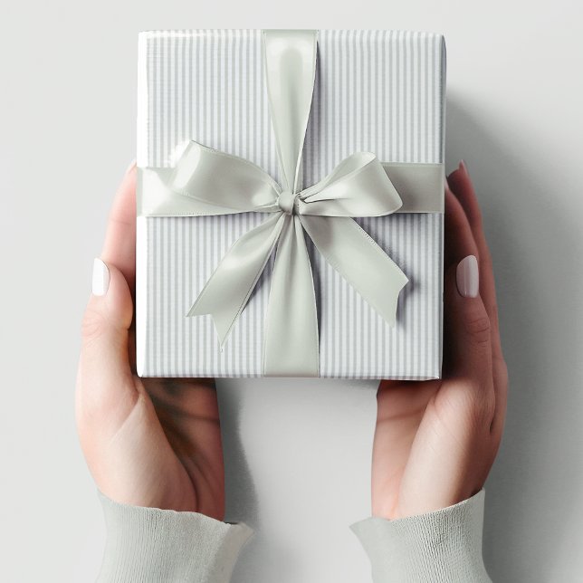 Papel De Presente Chá de fraldas verde com faixa flexível (Elegant Sage Green & White Pinstriped Baby Shower Wrapping Paper. Simple Sage & White Thin Stripes)