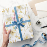 Papel De Presente Chá de panela Dourado Românico Floral Branco<br><div class="desc">Casamento Romântico de Chás de panela Brancos Dourados</div>