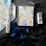 Papel De Presente Chic costal | Azul moderno e Dourado sob o mar<br><div class="desc">O branco azul empoeirado e o ouro pintado à mão de aquarela náutica "sob o mar" design de praia traz uma reviravolta moderna para um tema antigo. A coleção apresenta conchas, estrelas-do-mar, um cavalo-marinho e recifes de coral em elogios a tons de azul, ouro e de branco com uma abertura...</div>