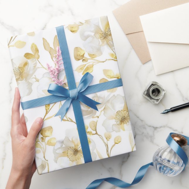 Papel De Presente Chuveiro Nupcial de Flores Brancas Douradas Chic (Presentear)