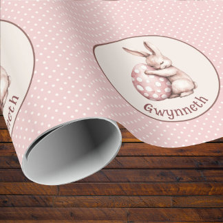 Papel De Presente Coelho Fofo Abraçando Ovo de Bolinhas Monograma