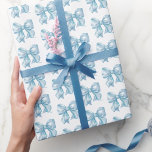Papel De Presente Coquete Fashionista Bebê Azul Padrão de Laço<br><div class="desc">Papel de embrulho com laço azul bebé em aquarela. Adicione um toque doce e elegante aos seus presentes com este encantador papel de embrulho com um padrão de laço em aquarela azul bebé. Perfeito para um chá de bebé masculino ou um chá de noiva com o tema “Algo Azul Antes...</div>