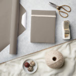 Papel De Presente Cor Sólida Marrom Quente<br><div class="desc">Papel de embrulho a cores sólidas numa grande variedade de cores para todos os seus presentes de casamento e chá. As cores para 2025 são escuras e ousadas e é isso que você encontrará nas minhas últimas designs com nomes coloridos de várias empresas de design.</div>