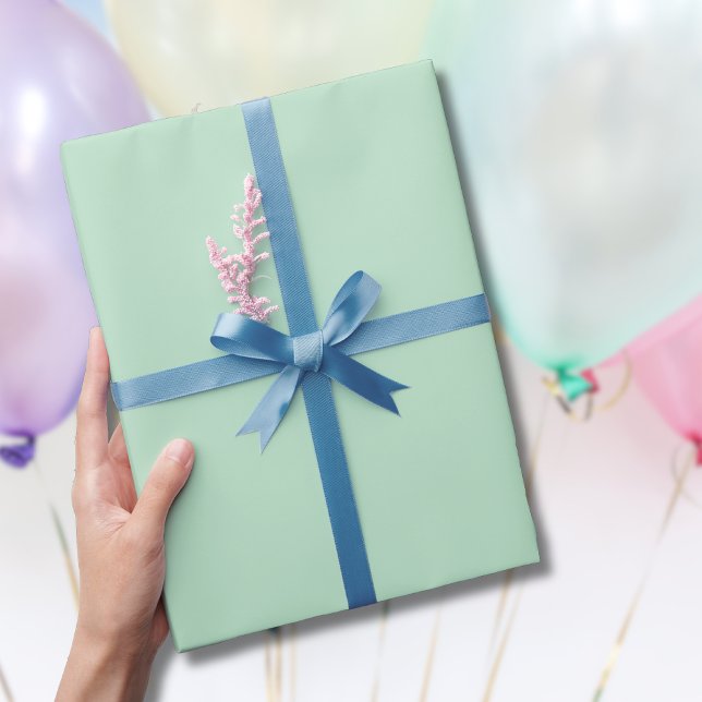 Papel De Presente Cor Sólida Verde Pálida do Pastel | Clássico | Ele (Criador carregado)