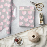 Papel De Presente coração de amor elegante de aquarela<br><div class="desc">Design minimalista,  moderno e na moda representando corações cor-de-água rosa em uma cinza quente de tendências. Esta impressão bela e feminina,  com seu efeito simples,  mas espantoso,  é perfeita para as jovens mulheres contemporâneas. Imprima com um dom único e elegante ou apenas se trate.</div>