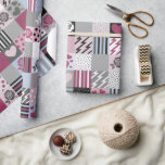 Papel De Presente Corações Remendados Rosa e Cinza<br><div class="desc">Torne cada presente inesquecível com este elegante papel de embrulho estilo patchwork que apresenta uma mistura moderna de padrões rosa, blush, cinza e carvão: corações, rosas, raios, listras, bolinhas e formas geométricas. Perfeito para o Dia dos Namorados, aniversários, datas comemorativas, chá de noiva, chá de bebê ou qualquer ocasião que...</div>