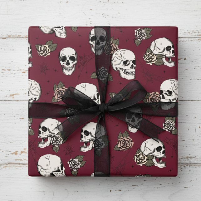 Papel De Presente Cráneo Floral Gótico Borgonha Elegante (Elegant Burgundy Vintage Floral Skulls and Roses Hallowedding & Halloween Birthday Wrapping Paper)