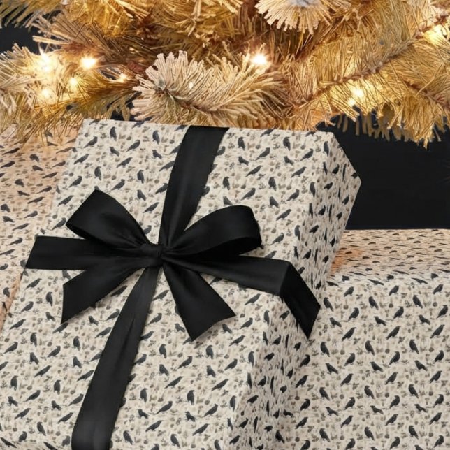Papel De Presente Creme Botânico Férias de Corvo (Cream raven wrapping paper for nature lovers during the winter holiday season.)