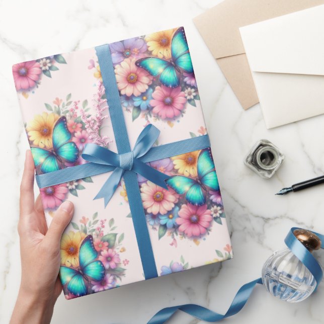 Papel De Presente Daisy Flowers with a Beautiful Butterfly Pattern (Presentear)