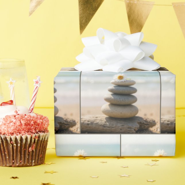 Papel De Presente Daisy on a Stone Beach Cairn With Driftwood (Festa de aniversário)