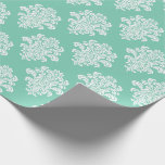 Papel De Presente Damasco Branco sobre o Padrão Aqua<br><div class="desc">Uma bela amorteca branca feminina sobre um fundo aqua.</div>