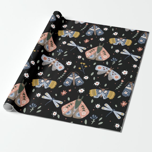 Papel De Presente Dark Academia Moth Floral em preto (Desenrolado)