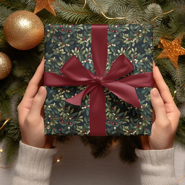 Papel De Presente Dark Moody American Mistletoon Winter Holiday (Elegant Dark and Moody American Mistletoe Christmas and Winter Floral Holiday Wrapping Paper)