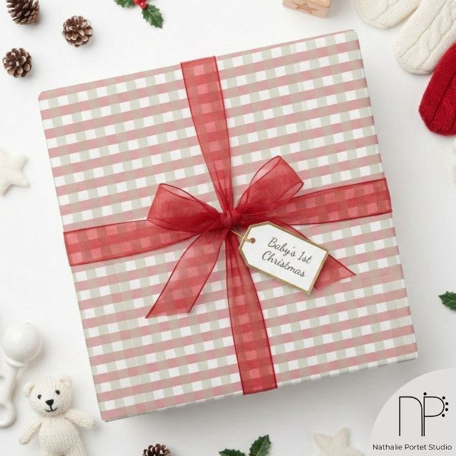 Papel de Presente de Natal Xadrez para Bebê (This Gingham Christmas Baby Wrap features hand-drawn gingham art ideal for baby showers and holidays)