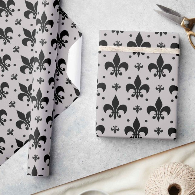 Papel De Presente Desenho de padrão de flor-de-lis cinza e preto (Criador carregado)