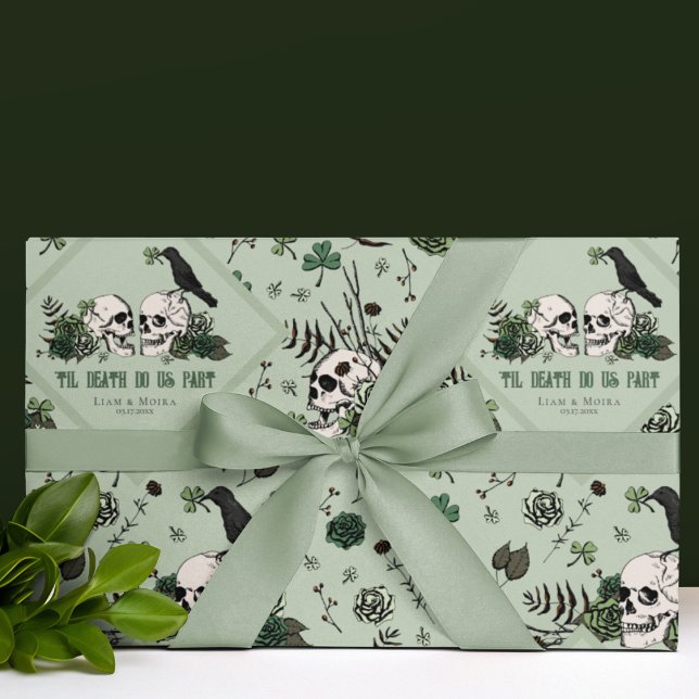 Papel De Presente Dia de São Patrício Gótico Flores de Crânios Casam (Modern Gothic Floral Skull Irish Wedding Wrapping Paper. St Patricks Day Wedding, Bridal Shower...)
