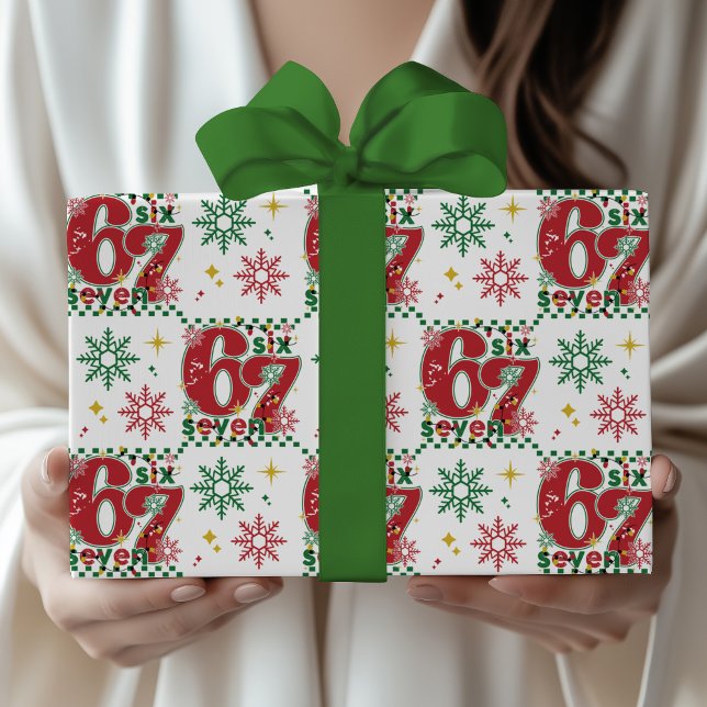 Papel De Presente Divertido Seis Sete 67 Meme Natal Retrô Humor Nata (Funny Six-Seven 67 retro checkerboard snowflake red green fun Christmas xmas Holiday wrapping paper)