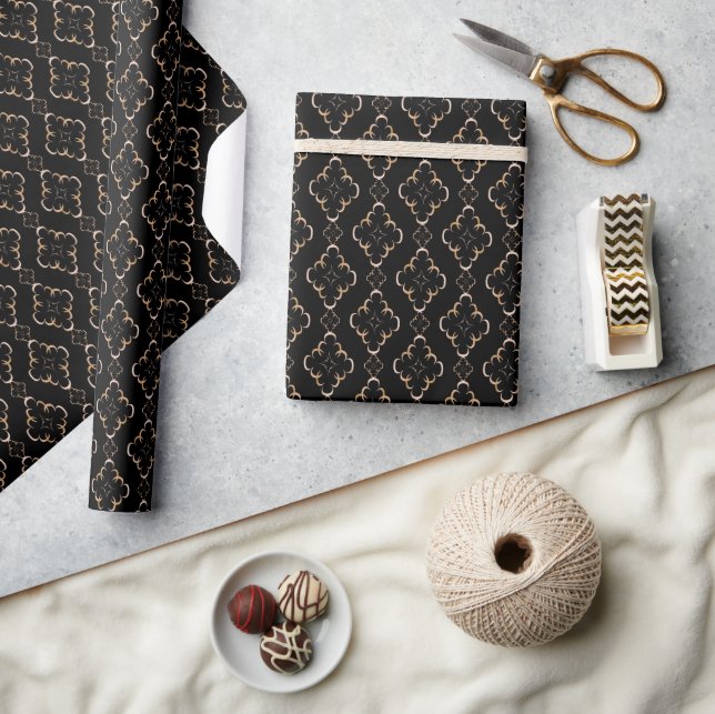 Papel De Presente Dourado padrão a preto. (Artesanato)