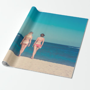 PAPEL DE PRESENTE DUAS MULHERES A VESTIR BIKINI EM PAREDE