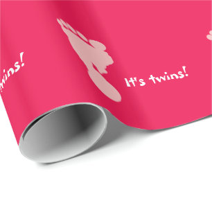 Papel De Presente É papel de envolvimento cor-de-rosa das pegadas