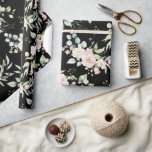 Papel De Presente Elegante Cor-de-rosa embebido em Eucalyptus preto<br><div class="desc">Flores cor-de-rosa e pinceladas,  lindas,  com acentos verdes e alguns eucaliptos bonito sobre um fundo preto elegante. Tão bonito para chá de panela ou casamento ou qualquer ocasião. Simplesmente lindo e elegante.</div>