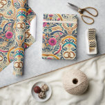 Papel De Presente Elegante de Jewel-Toned com Casamento de Anéis Int<br><div class="desc">Celebre o amor em estilo vibrante com este papel ousado e elegante de embrulho de casamento. Apresentando anéis de ouro entrelaçados no centro de um design de tom joalheiro, este invólucro expele energia, romance e sofisticação. Matizes ricos de fúcsia, azul de cobalto, amarelo-ouro e sotaques brilhantes estão entrelaçados com temas...</div>