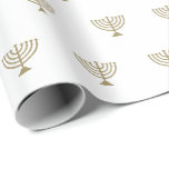 Papel De Presente Elegante ouro branco Menorah judia padrão moderno<br><div class="desc">Elegante,  branco e ouro,  padrão menorah judaica minimalista moderno de papel de enrolar. Padrão de menorah dourada falsa em fundo branco. Este papel de embrulho é excelente para Chanucá,  Chanukah,  bar mitzvah,  bat mitzvah,  Shabbat e Feriados Judeus.</div>