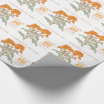 Papel De Presente Encapsulamento de data de nome de laranja crisânte<br><div class="desc">Bonito papel de embrulho de casamento ideal para embrulhar um presente muito especial para os recém-casados ou para embrulhar favores de casamento. Arte de flor crisântemo em forma de esboços gráficos em papel de plástico laranja, verde e castanho. Ideal para o outono e casamentos outono. Personalize com o nome da...</div>