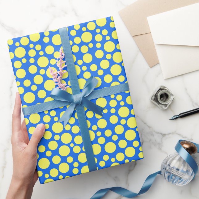 Papel De Presente Ervilhas amarelas sobre fundo azul-céu (Presentear)