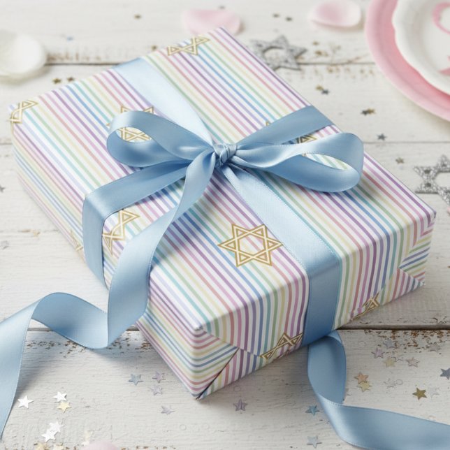 Papel De Presente Estrela de Davi Feminina Listras de Arco-íris (Girly Jewish Wrapping Paper for Her. Elegant Minimalist Rainbow Stripes Pattern to say Mazel Tov )