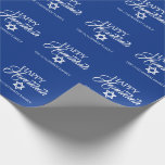 Papel De Presente Estrela de David FELIZ personalizada do azul de<br><div class="desc">Envolva seus presentes com estes papel de envolvimento FELIZ de HANUKKAH Chanukah do feriado judaico elegante.  Fundo dos azuis marinhos com estrela de David.  Personalize adicionando a mensagem ou o nome ou suprima.</div>