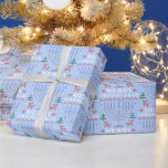 Papel De Presente Feliz Chrismukkah Pixel Reindeer e Menorah<br><div class="desc">Você tem uma família interconfessional que celebra tanto Chanucá quanto o Natal? Esta divertida,  moda,  rena de pixel,  árvore de Natal e papel de embrulho de menorah é perfeito para uma feliz celebração de Christmukkah na feliz!</div>