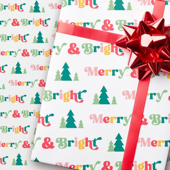 Papel De Presente Feliz e árvores de Natal brilhantes fonte retrógra (Merry & bright Christmas trees colorful retro font Wrapping Paper)