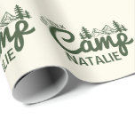 Papel De Presente Festa de Solteira Personalizada de Acampamento Cus<br><div class="desc">Adicione um toque personalizado à sua celebração com este Papel de Embrulho Personalizado para Festa de Despedida de Solteira no Acampamento. Projetado para combinar com o tema "Última Trilha Antes do Véu", este papel de embrulho é perfeito para escapadas de glamping, aventuras na montanha ou celebrações rústicas de despedida de...</div>