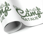 Papel De Presente Festa de solteira personalizada de campo personali<br><div class="desc">Torne a sua festa de solteira de acampamento ainda mais memorável com este Papel personalizado de enrolamento da Festa de solteira de acampamento. Perfeito para empacotar presentes, favoritos para festas, ou guardas especiais, este artigo único captura a diversão e aventura da sua celebração do "Última Trilha Antes do Véu". Quer...</div>