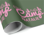 Papel De Presente Festa de Solteira Personalizada em Acampamento Cus<br><div class="desc">Celebre o espírito de aventura com nosso Papel de Embrulho Personalizado para Festa de Despedida de Solteira no Acampamento. Projetado para a noiva que ama o ar livre, este papel de embrulho combina o charme rústico do acampamento com um toque personalizado para definir o tom perfeito para sua celebração. Seu...</div>