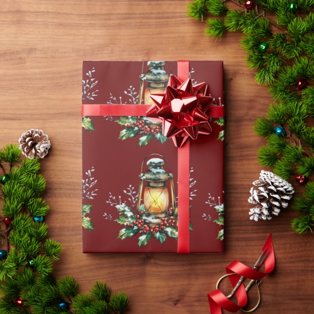 Papel De Presente Festive Lantern Nestled in Holly – Seasonal Glow  (Presente de Natal)