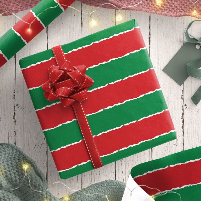 Papel De Presente Festivo Red Green Faux Torn Strips Natal (Festive Red Green Faux Torn Stripes Christmas Wrapping Paper)