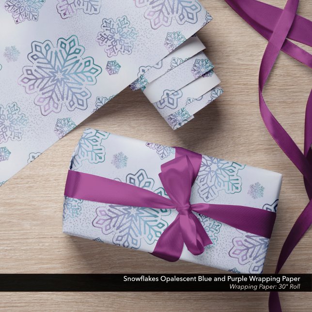 Papel De Presente Flocos de neve Azul e Roxo opalescentes (Wrapping Paper with Opalescent Blue and Purple Snowflakes)