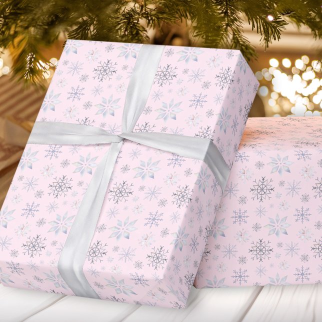 Papel De Presente Flocos de neve de inverno Papel de enrolamento de  (Winter Snowflakes Pink Christmas Wrapping Paper)