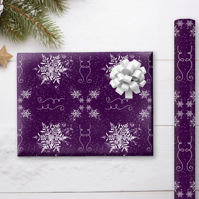 Papel De Presente Flocos de neve elegantes em Ametist roxo (This deep Purple Amethyst Wrapping Paper with Gentle Snowflakes creates elegance under your tree!)