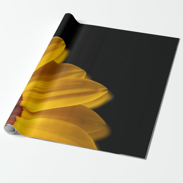 Papel De Presente Flor amarela sobre fundo preto (Desenrolado)