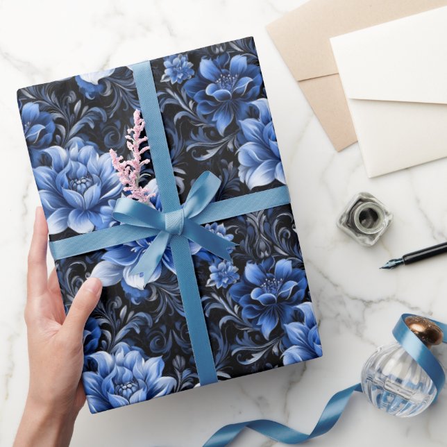 Papel De Presente Flores Azuis em Preto  (Presentear)