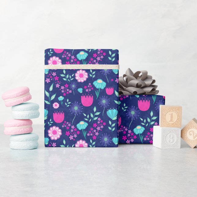 Papel De Presente Flores Delicadas e Detalhes Botânicos (Chá de bebê)