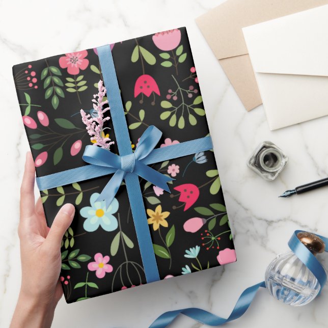 Papel De Presente Flores Silvestres de Primavera em Preto (Presentear)